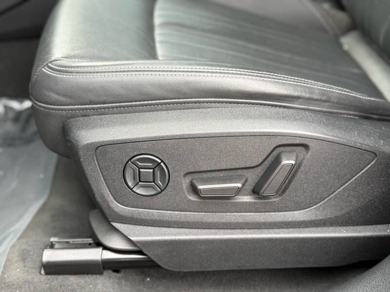 2019 Audi e-tron quattro Premium Plus