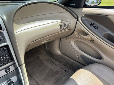 2004 Ford Mustang GT Deluxe