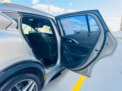 2017 Infiniti QX30 Premium