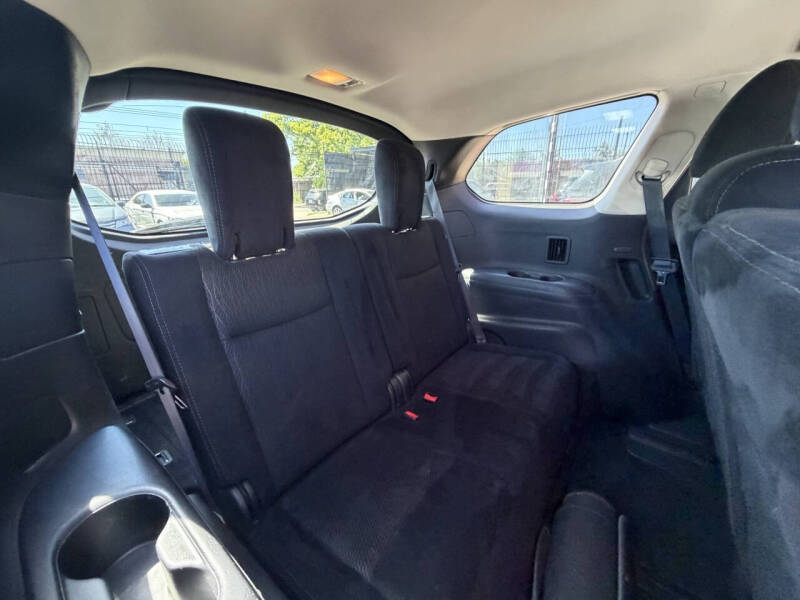 2016 Nissan Pathfinder SV