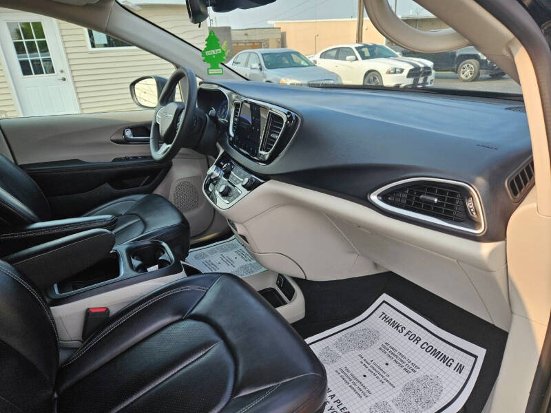 2023 Chrysler Pacifica Touring L