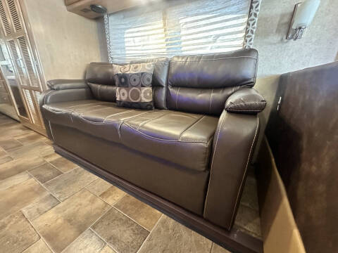 2015 Thor Motor Coach Hurricane