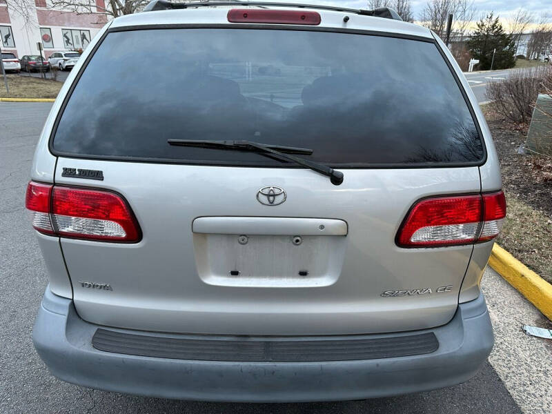 2003 Toyota Sienna CE