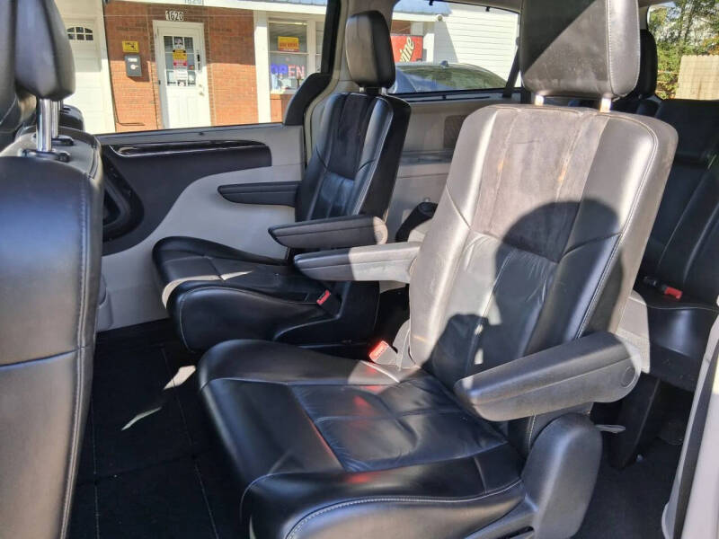 2011 Chrysler Town and Country Limited