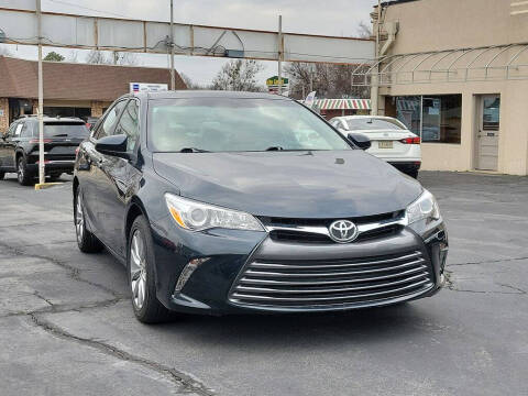 2017 Toyota Camry for sale at Breeden Pre-Owned in Van Buren AR