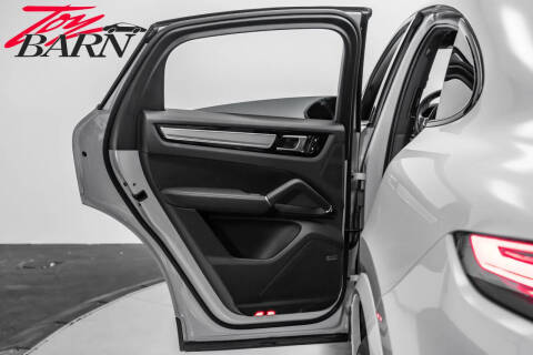 2023 Porsche Cayenne Coupe Platinum Edition