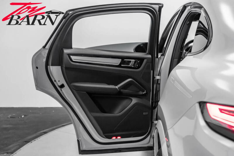 2023 Porsche Cayenne Coupe Platinum Edition