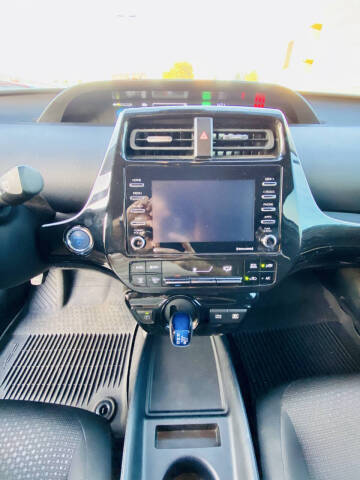 2022 Toyota Prius LE