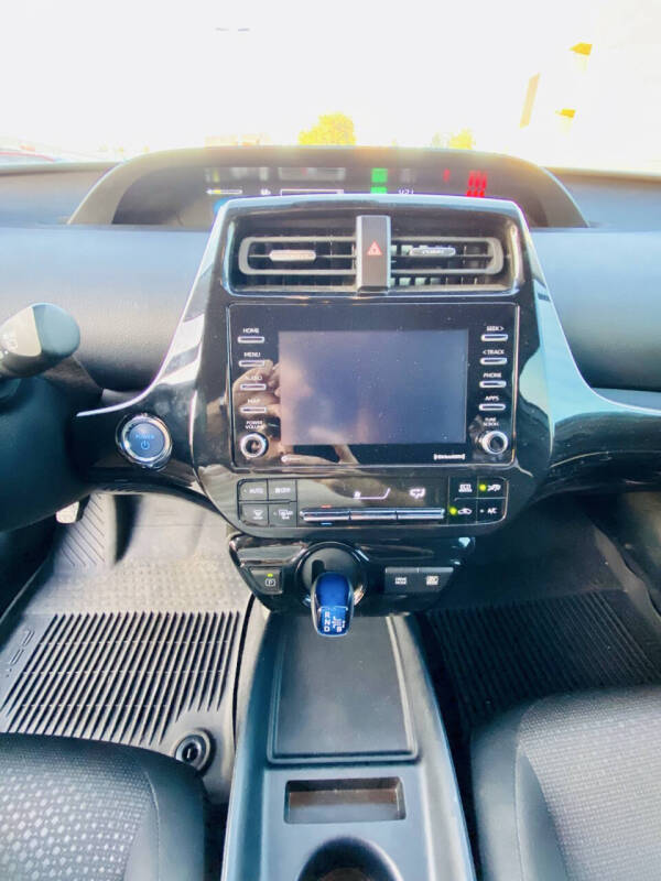 2022 Toyota Prius LE