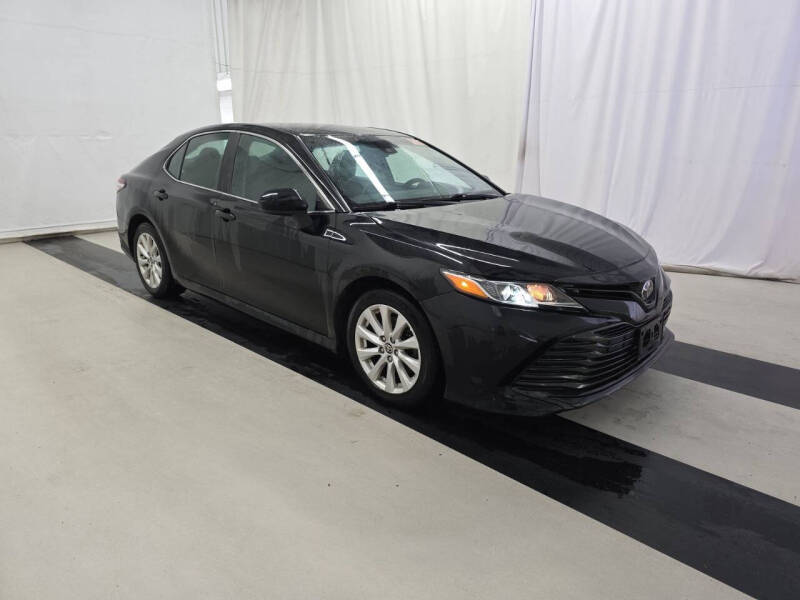 2020 Toyota Camry LE's photo