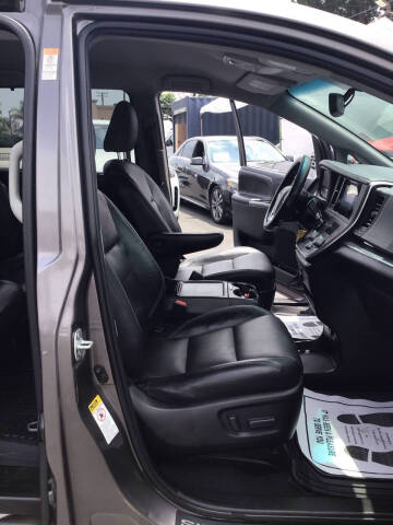 2016 Toyota Sienna SE Premium 8-Passenger