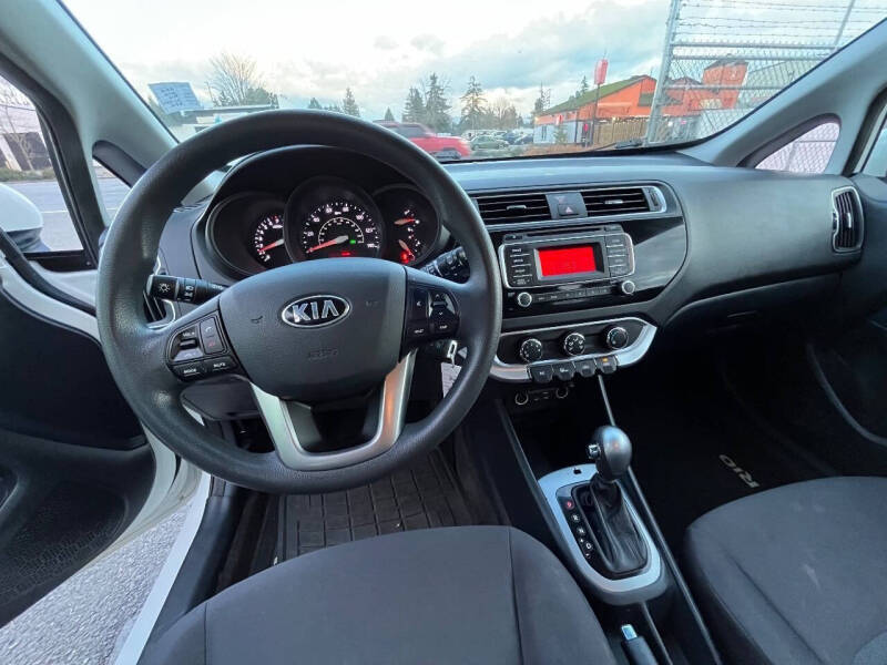 2016 Kia Rio 5-Door LX