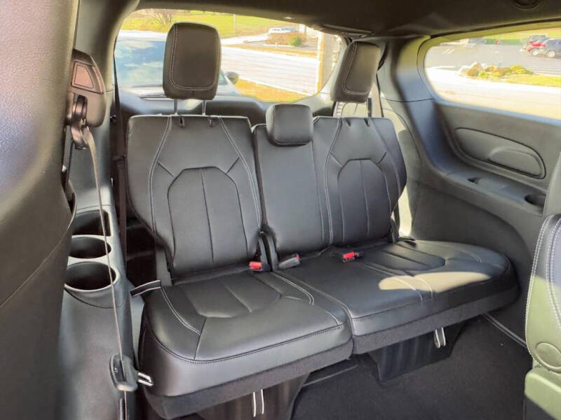 2026 Chrysler Voyager LX