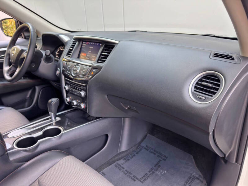 2020 Nissan Pathfinder SV