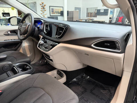 2020 Chrysler Pacifica Touring