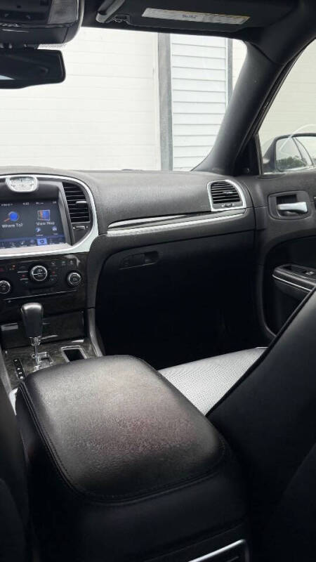 2011 Chrysler 300 C