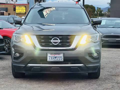 2017 Nissan Pathfinder SL