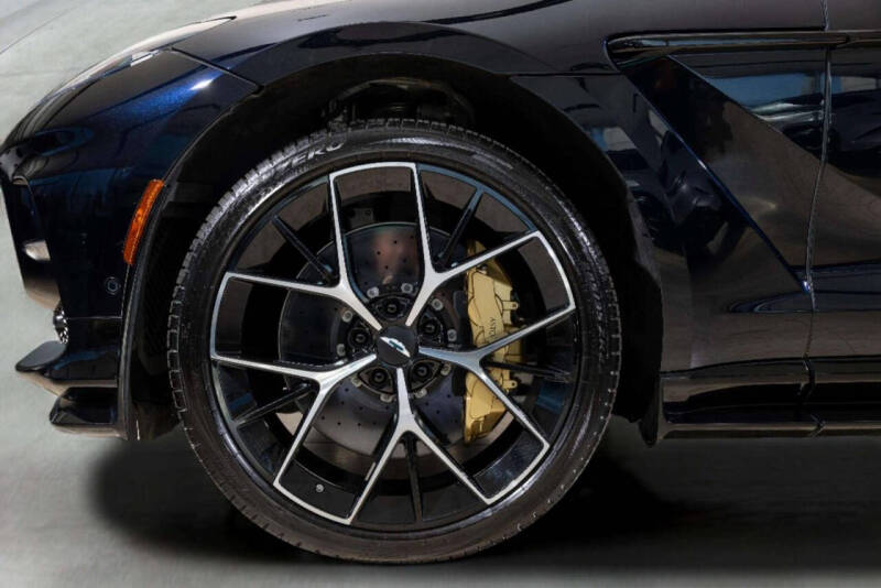 2025 Aston Martin DBX 707