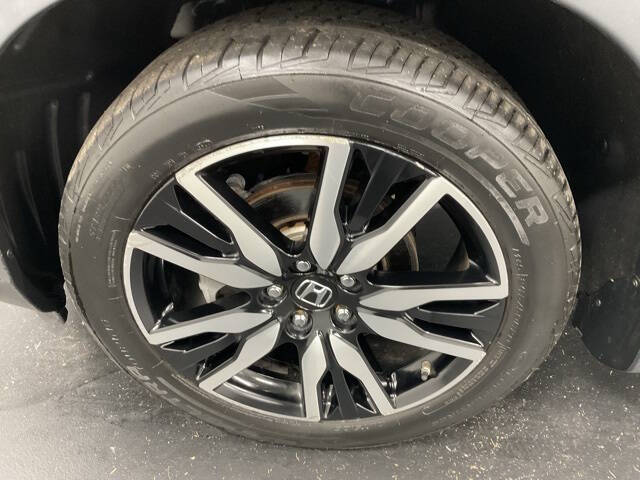 2019 Honda Pilot Touring w/Rear Captain's Chairs