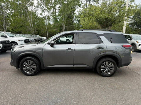 2025 Nissan Pathfinder SV
