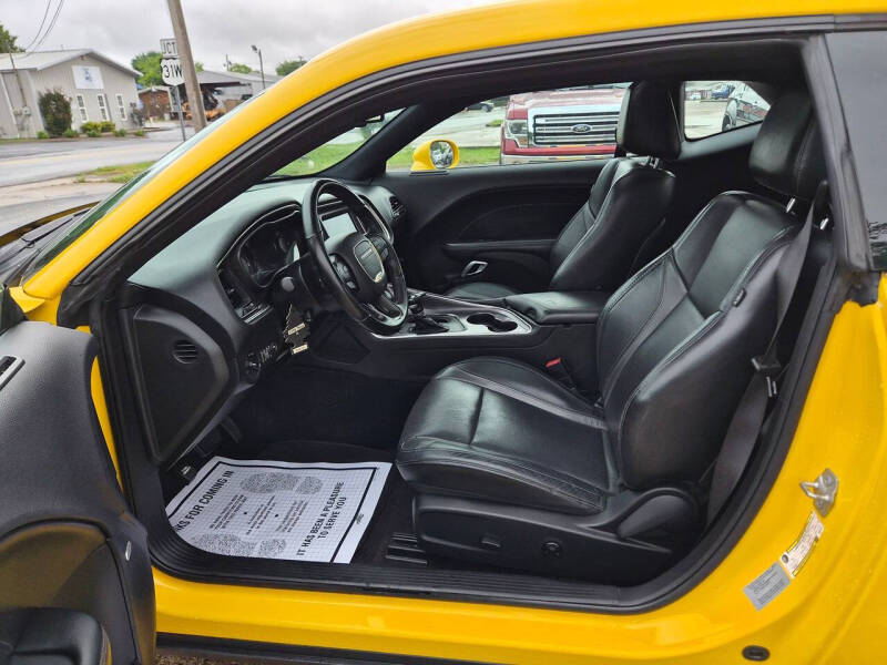2017 Dodge Challenger SXT Plus