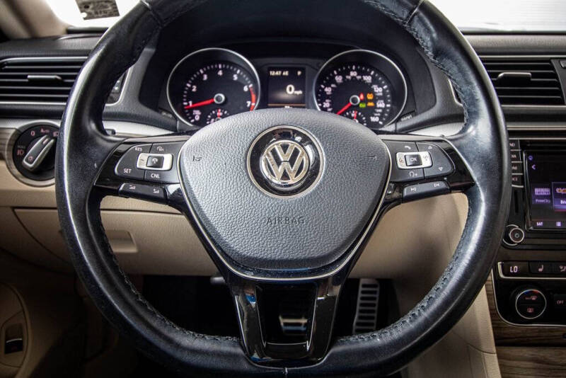 2017 Volkswagen Passat 1.8T SEL Premium