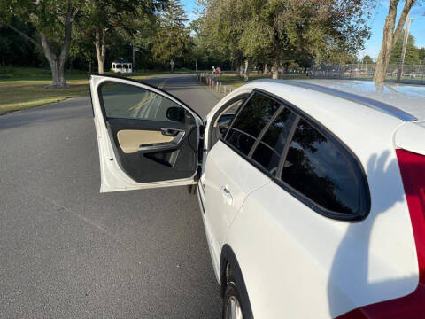 2015 Volvo V60 Cross Country T5