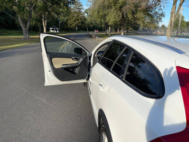 2015 Volvo V60 Cross Country T5