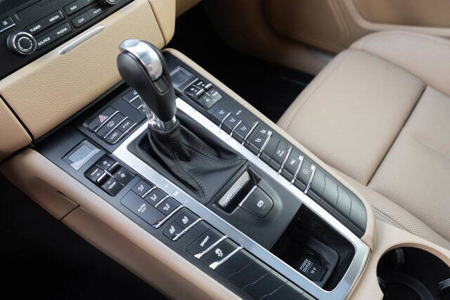 2017 Porsche Macan 28