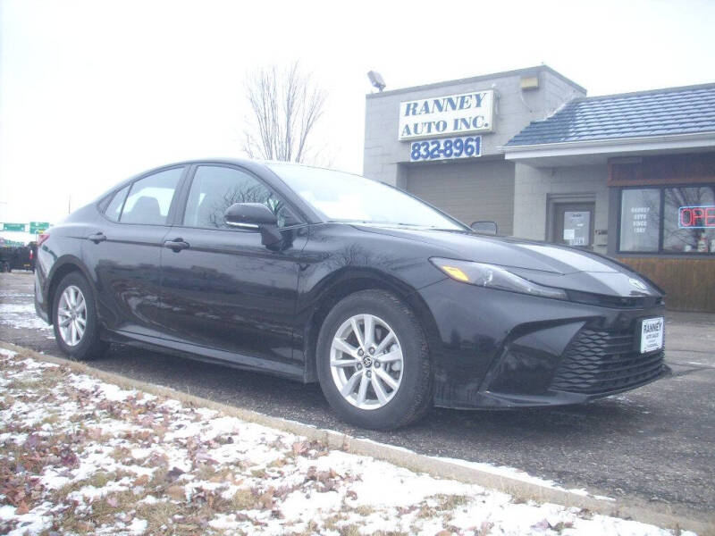 2025 Toyota Camry LE's photo