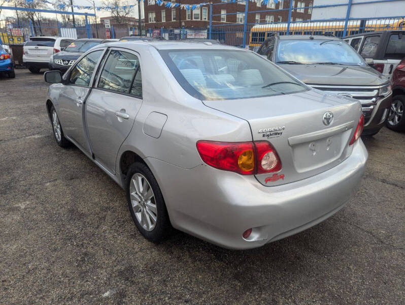 2010 Toyota Corolla LE photo 4