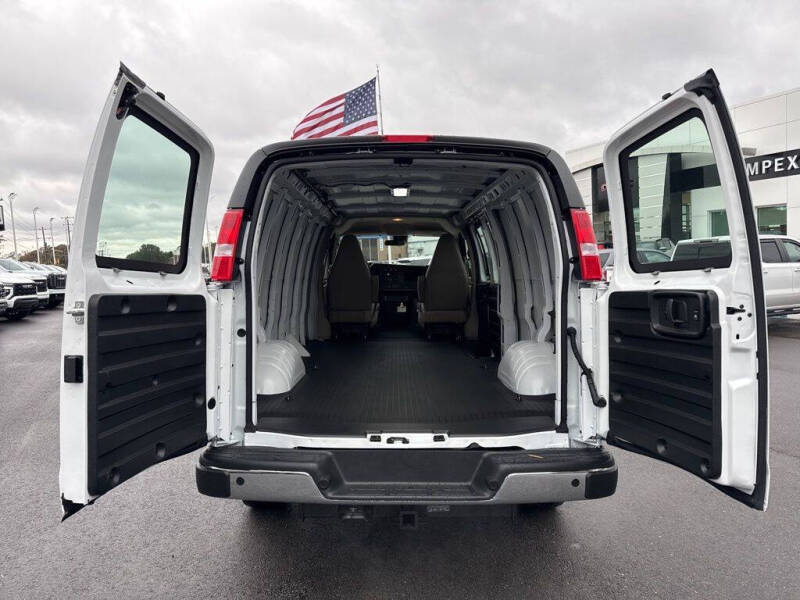 2025 Chevrolet Express 3500