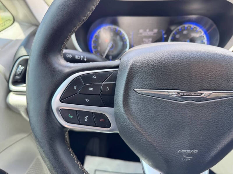 2022 Chrysler Voyager LX