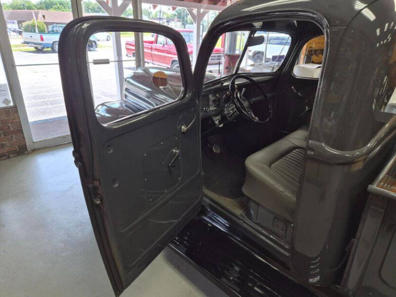 1946 Ford F-1