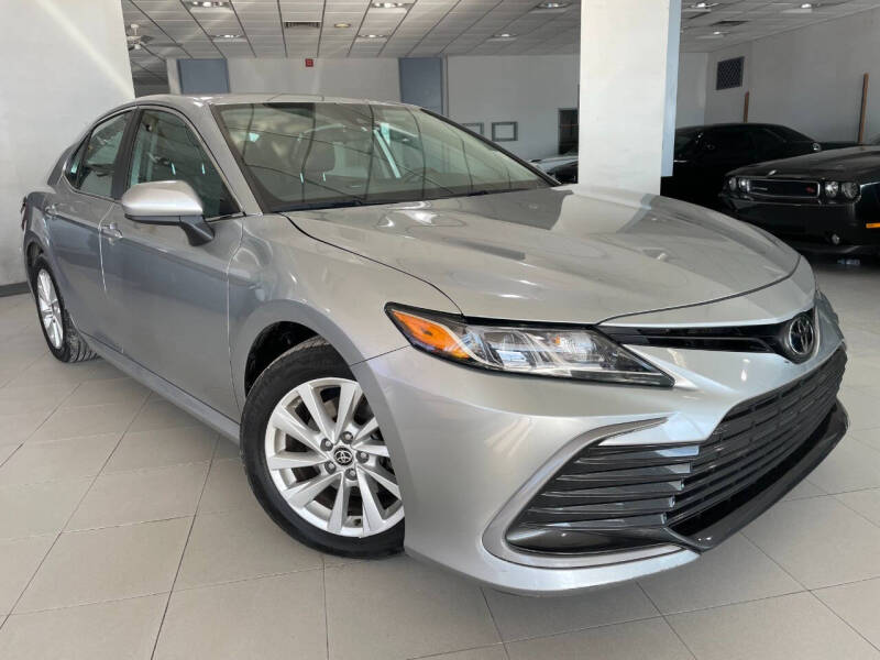 2022 Toyota Camry LE's photo