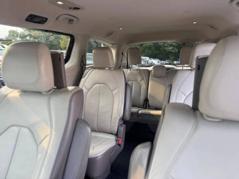 2017 Chrysler Pacifica Touring-L Plus