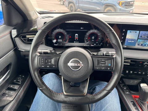 2025 Nissan Kicks SR