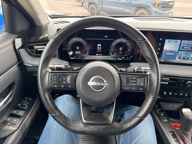 2025 Nissan Kicks SR