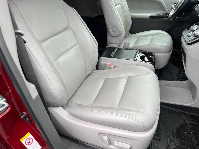 2018 Toyota Sienna XLE 8-Passenger