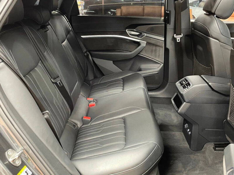 2019 Audi e-tron quattro Prestige