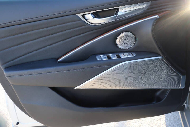 2020 Kia K900 Luxury