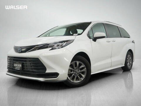 2022 Toyota Sienna LE 8-Passenger