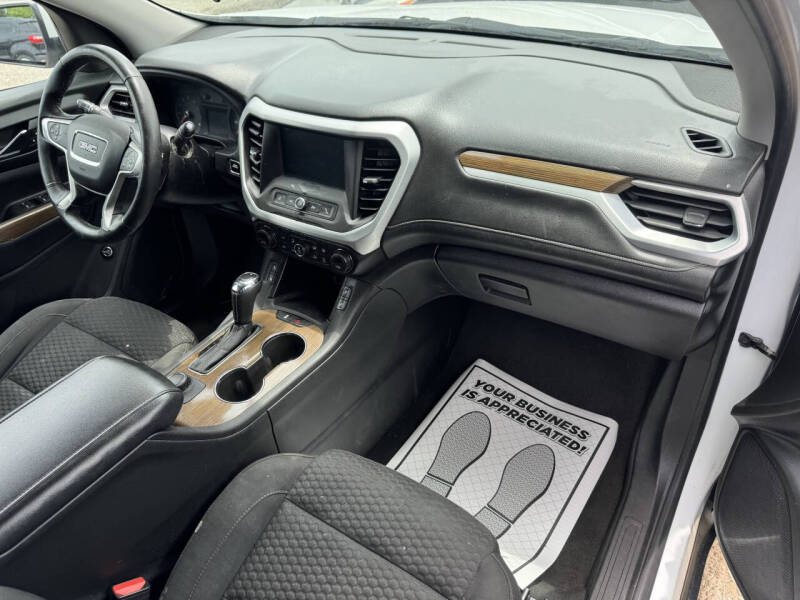 2017 GMC Acadia SLE-2