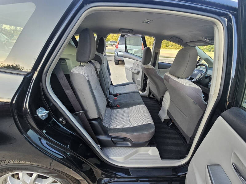 2017 Toyota Prius v Three