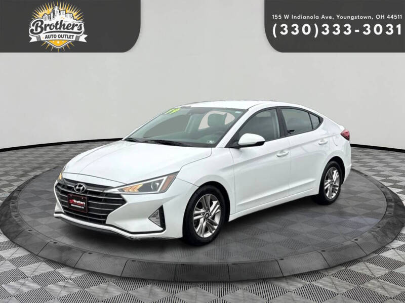 2019 Hyundai Elantra SEL's photo