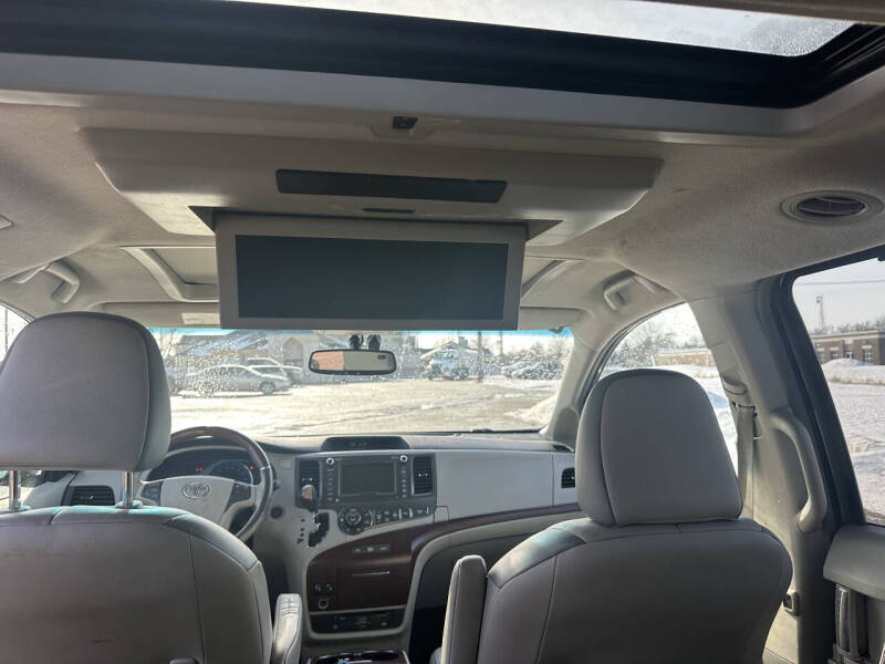 2014 Toyota Sienna Limited 7-Passenger
