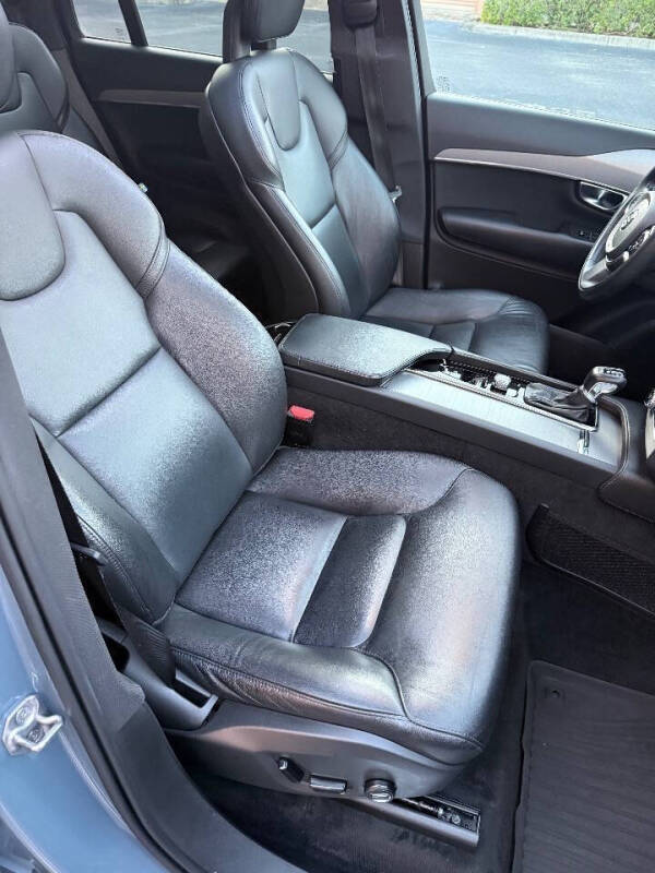 2021 Volvo XC90 T5 Momentum