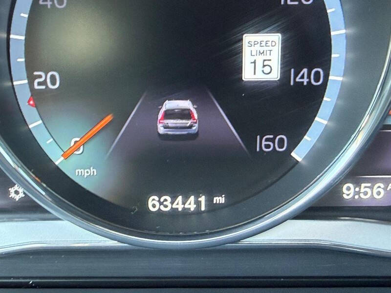 2016 Volvo XC70 T5 Platinum