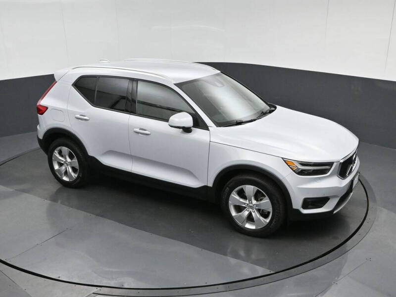 2021 Volvo XC40 T5 Momentum
