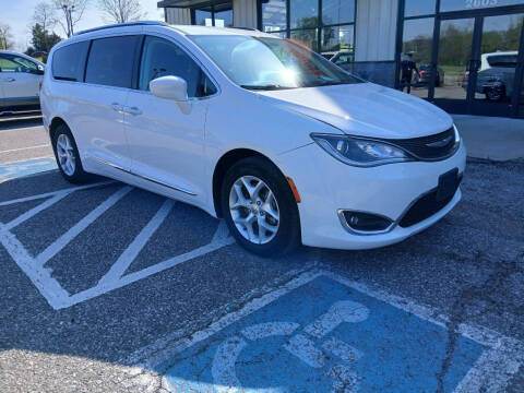 2017 Chrysler Pacifica Touring-L Plus